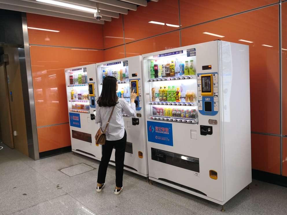 投放在學校的自動售貨機優(yōu)勢有哪些?